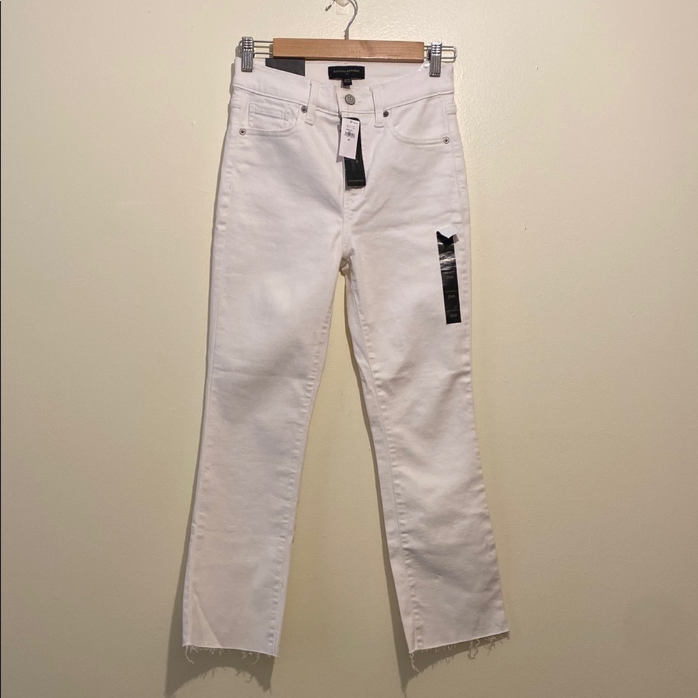 Banana Republic White Cropped Bootcut Leg Jeans. Size 25 . New